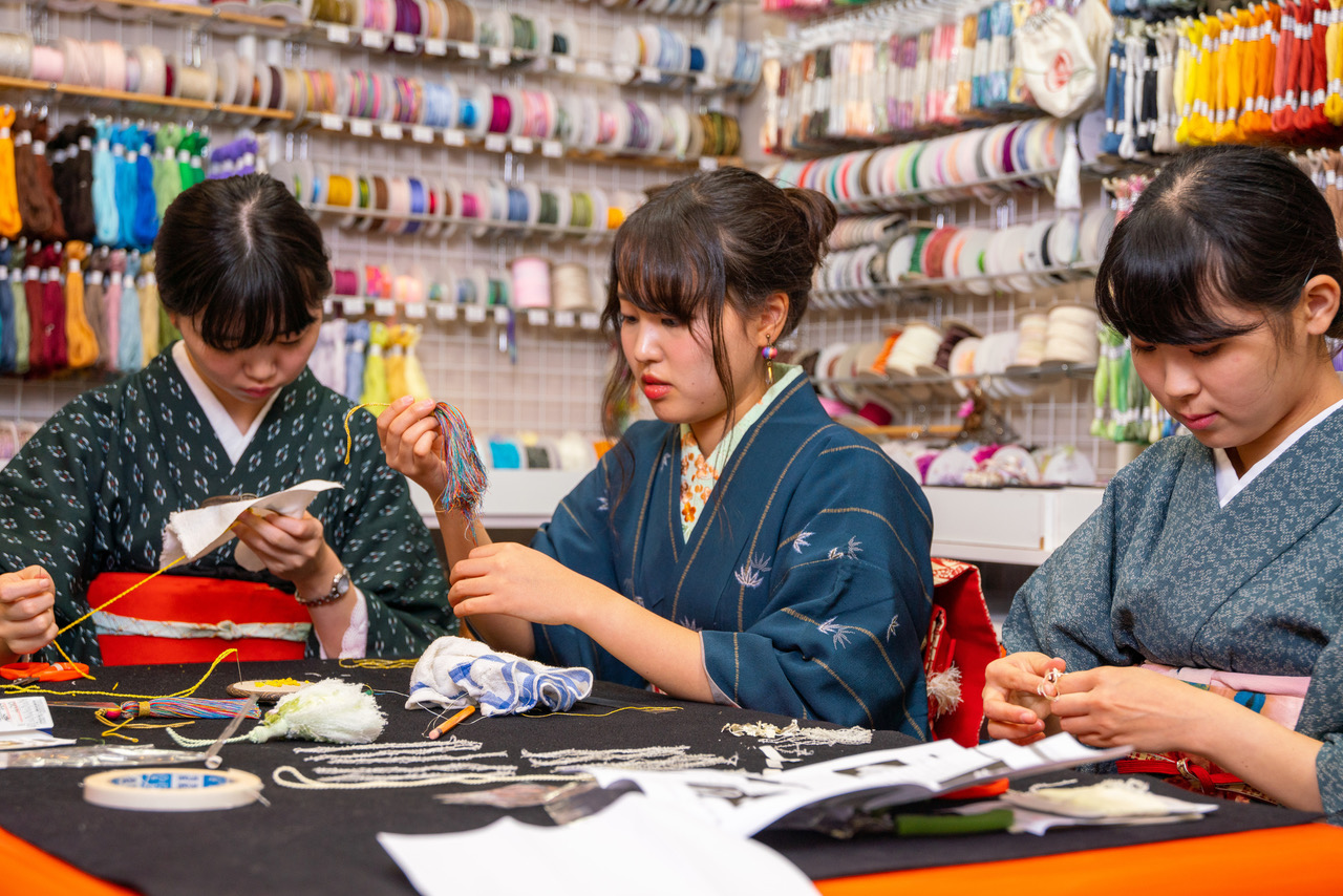 きょうと修学旅行ナビ 体験学習 飾り房の制作体験教室 きょうと修学旅行ナビ 体験学習 飾り房の制作体験教室
