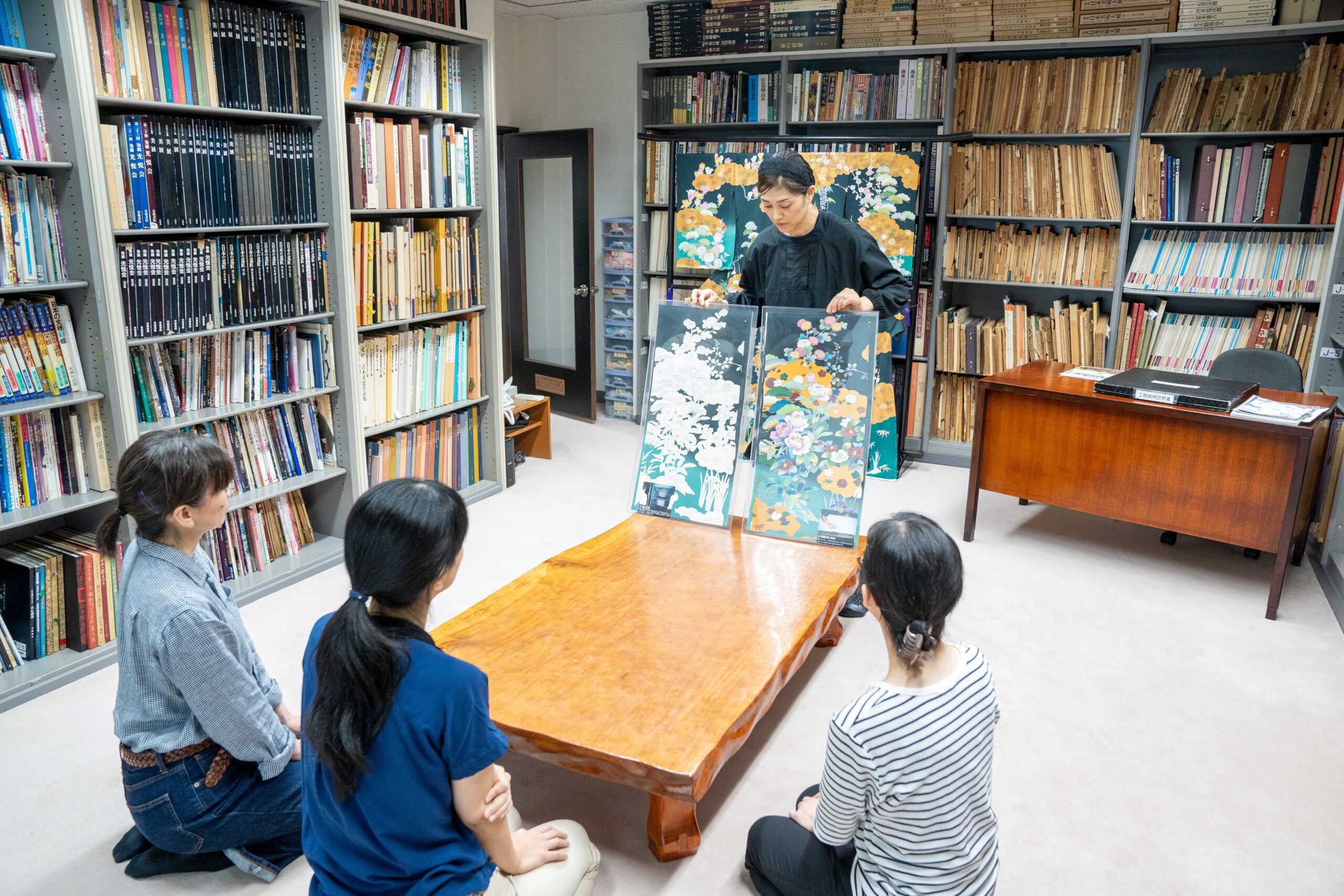きょうと修学旅行ナビ | 体験学習 | 友禅染制作・工房見学
