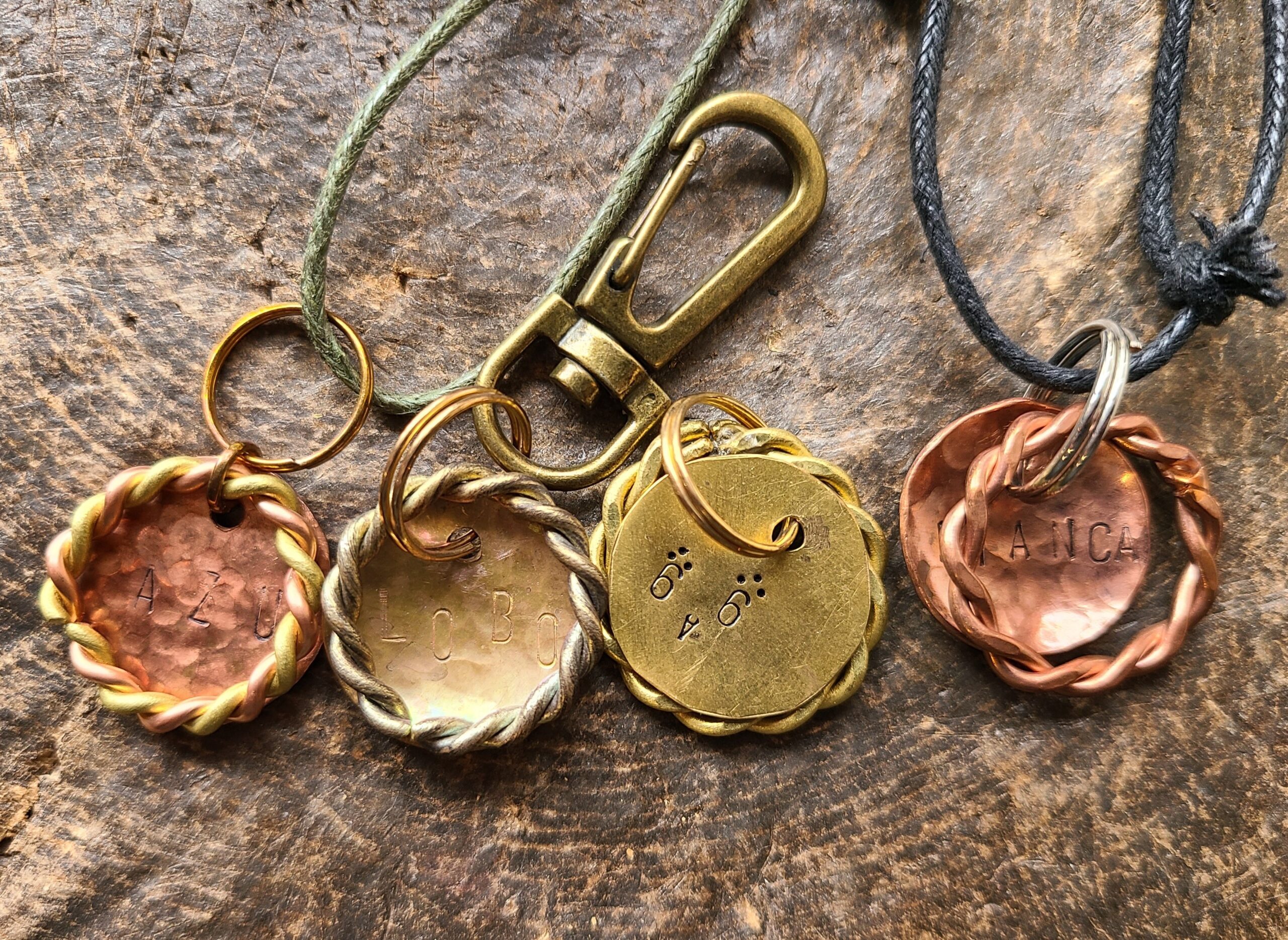 きょうと修学旅行ナビ | 体験学習 | 金属でネックレスのトップパーツ  